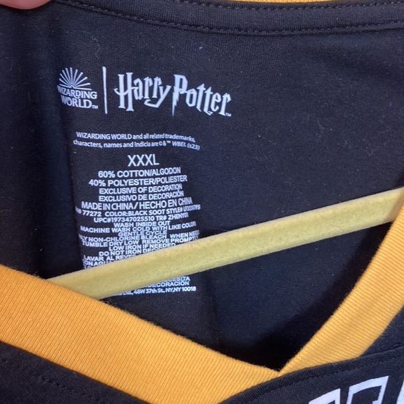 77. Hogwarts Skimmer Graphic Tee Short Sleeve Cropped Harry Potter  size XXXL - Picture 6 of 8